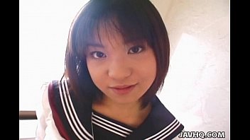 Uma estudante japonesa bonita com cara de sem censura