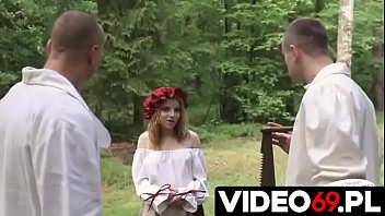 Польское порно - Два сильных и голодных самца и одна красивая молодая девушка