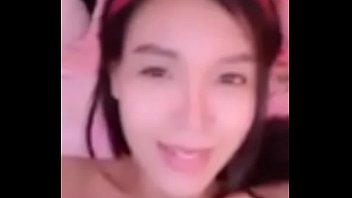 Secret group live, beautiful Thai girls teasing the fake dick in the pussy and moaning very loudly.