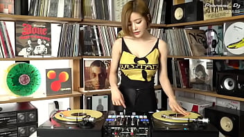 Public account [Meow dirty] South Korea's hottest DJ indoor sexy disc dancer