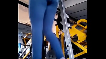 Filming her ass doing exercise