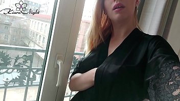Babe A Envoyé Un Message Vidéo Amateur De Paris Et De Se Masturber Chatte