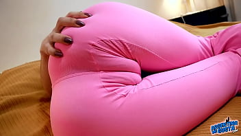 Superb Fat Pink Cameltoe and Huge Bubble Butt on Skinny Teen