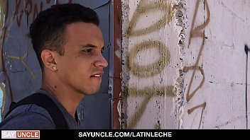 LatinLeche - Straight Latino bezahlt, um Big Uncut Dick zu reiten