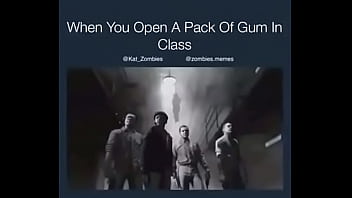 N'ouvrez pas un paquet de gomme en classe