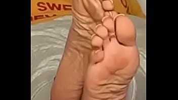 Queen Yessenia Candid Wrinkled Soles