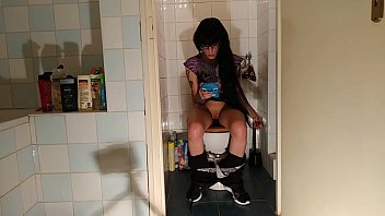 Sexy goth teen pee & crap while play with her phone pt1 HD