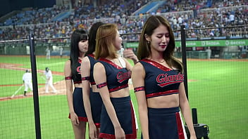 Official Account [Meow Dirty] Korean Cheerleaders Halftime Dance