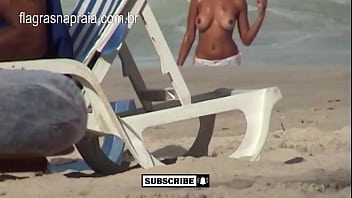 Morena showing her tits on Copacabana beach - Rio de Janeiro