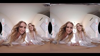 Naughty America 2 Chicks Same Time VR con Kenna James y Veronica Weston