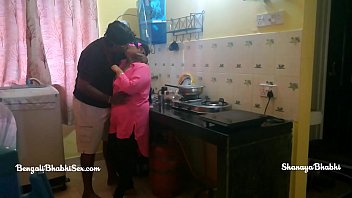 bengali bengali bhabhi fazendo sexo gostoso na cozinha