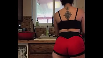 BIGO live slut PAWG likes to shake her ass in the kitchen