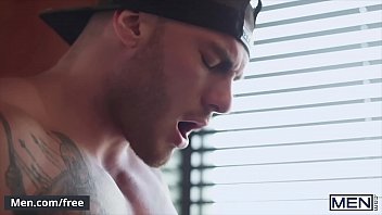 (William Seed) Bringing His Huge Cock Over To The Hungry San's Soft Lips - Men.Com