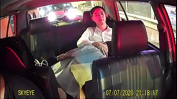 Blowjob on the taxi