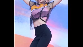 Public account [Meow dirty] Korean women's long legs outdoor sexy dance
