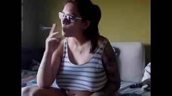 Pregnant Klariss smoking and squirting