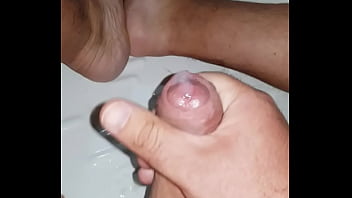 Masturbación con la mano semen