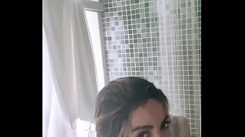 Anitta leaks breasts while taking a shower
