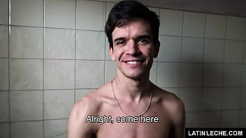 Ich habe einen seltsamen schwulen Jungen (Sebastian) gefilmt, der meinen ungeschnittenen Schwanz lutscht - Latin Leche