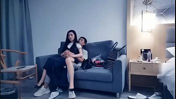 Chinese Peripheral Female Compensated Dating Secret Live Live-A young woman with long skirts and long legs, slender body in a sexy outfit and black silk, oral sex, holding a hard fuck, groaning and panting