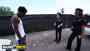 BANGBROS - Lucky Suspect se enreda con unas policías super sexys