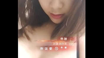 Domestic AV high-definition plot in the fan's house to lie and trick my step sister to change clothes to avoid being found by the family who is plump and unconcealed creampie super exciting Mandarin dialogue 1080P original version