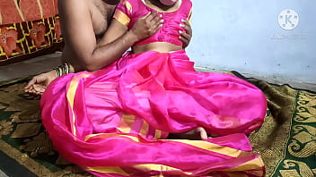 ピンクのサリーを着たインド人主婦とのセックス