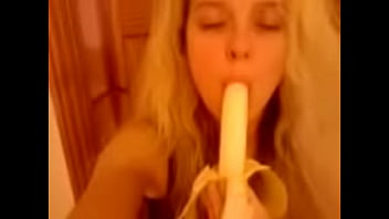 Heidi Hall / La ministre Great Yarmouth Whore suce une banane et veut ma bite