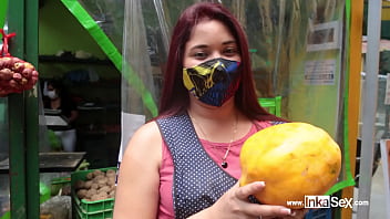 ケイティ・セックス美しいベネズエラ人は彼女の豊かな果実を販売し、ペルー人によって投稿されます。