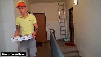 (Jamie Owens) liefert die Pizza im genauen Moment (Jerom) e ist geil will masturbieren - Bromo