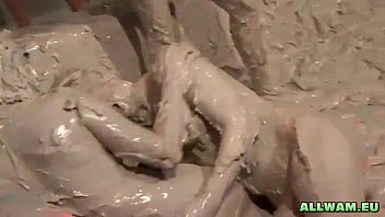 Eurobabes battaglia nel fango