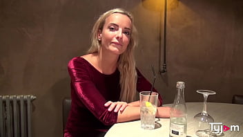 Сногсшибательная блондинка-вегетарианка Виктория Пьюр хочет открыть ресторан и ебется в жопу
