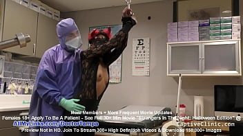 «Незнакомцы в ночи» Минни Роуз надела костюм дьявола, не зная, что она встретит настоящего дьявола, доктора Тампу, в этот Хэллоуин на BondageClinic.com!