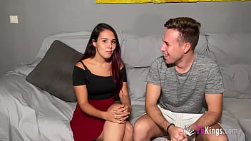 21 Jahre altes unerfahrenes Paar liebt Pornos und senden Sie uns dieses Video