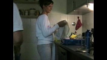 Sesso amatoriale in cucina