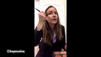 Hope Soloz estrela em Sexy Make-Up Time