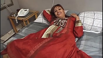 इंडियन गर्ल होती हे कर उसकी पहली पॉर्न कास्टिंग और हो जाता है उसकी फेस पूरी तरह से कवर साथ स्पर्म