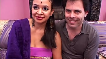 La nouvelle petite amie indienne Groupa accepte de faire un film porno