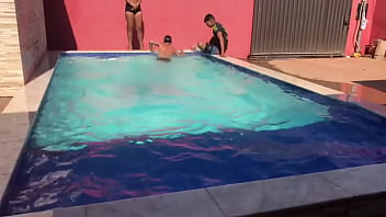 Novinhos e Novinha se baigner dans la piscine de la maison PJTX @ Alerquina PJT X @ Renan Martins Pantaneiro