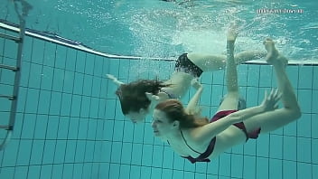 Nastya e Libuse ragazze super sexy sott'acqua