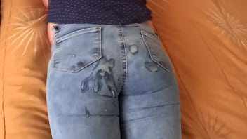 58-year-old Latin mother in her bedroom, very excited, she calls the husband of the employee to record what she masturbates several times and asks him at the end to cum on her ass with the jeans on