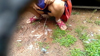 Desi Indische Tante Outdoor Public Piss Video Compilation