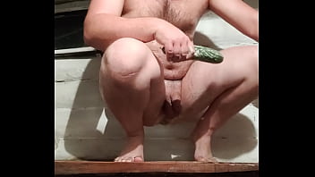 Russian gay filmed a video of him sitting his ass on a cucumber !!!