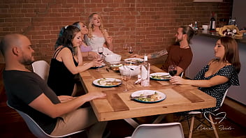 TEASER : Charlie invite ses amis à dîner qui se termine par un sexe en groupe de dingue !