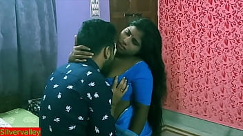 与泰米尔青少年哥在酒店发生惊人的最佳性行为，而她的丈夫则在外面！！ 印度最好的网络系列性爱