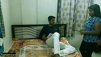 印度泰米尔年轻老板在休息室他妈的新性感未婚女孩！ 清晰的印地语音频.. 网络系列第 1 部分