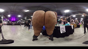 Anissa gives me body tour at EXXXotica NJ 2021 in 360 degree VR