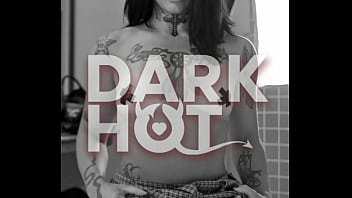 Ana Dark Hot nimmt den Arsch von Aloy und lutscht den Gozador Director 19