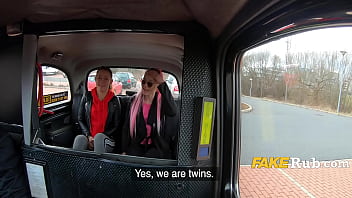 Enganando gêmeos idênticos em um trio no meu táxi