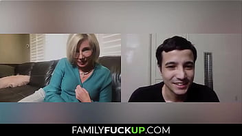 FamilyFuckUP.com - Whore Strip e si masturba per il suo nipote preferito, Payton Hall, Ricky Spanish